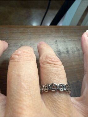 Circular Link Band Ring - Silver tone size 6